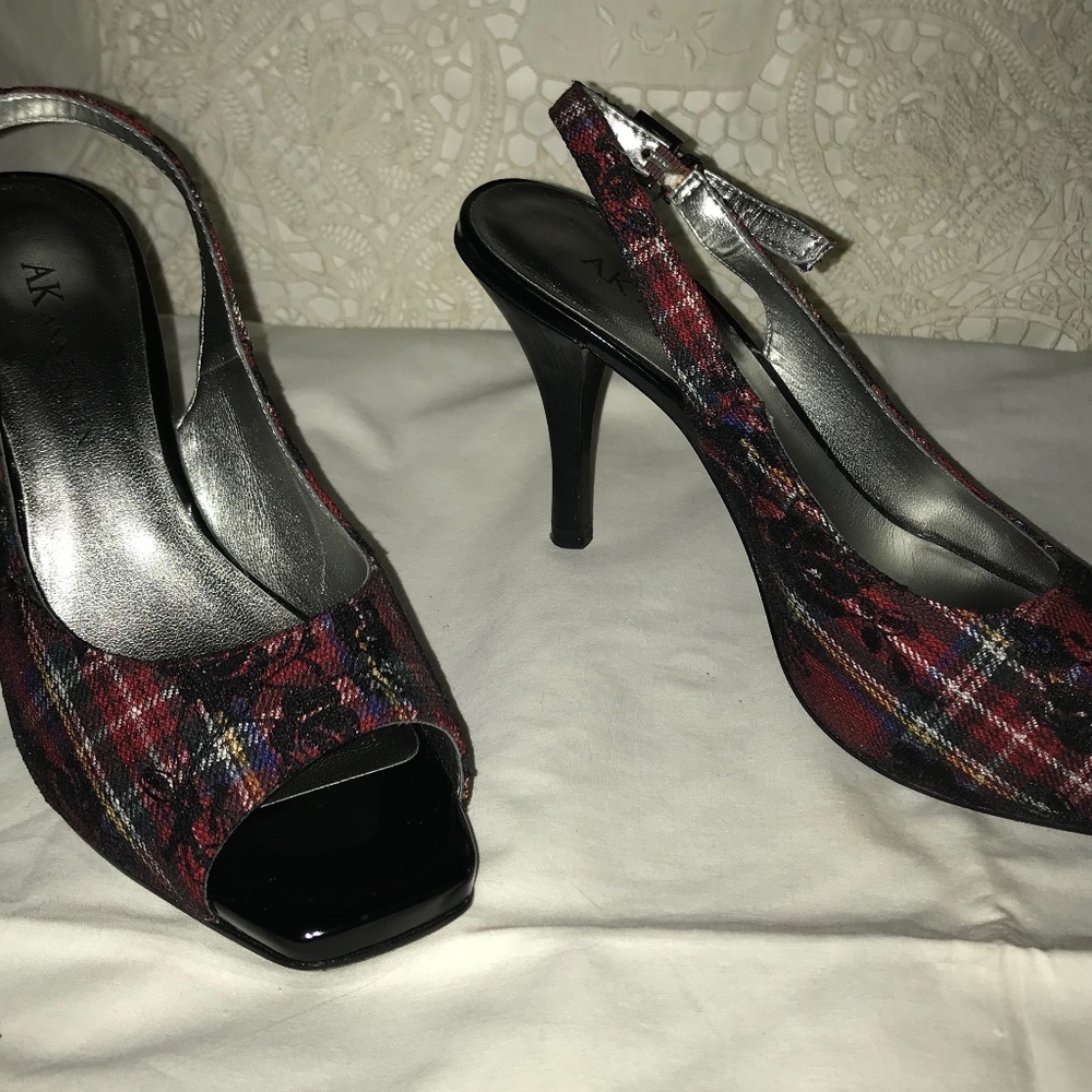 Anne Klein sz5 1/2, red plaid, patent 3 1/2 heel